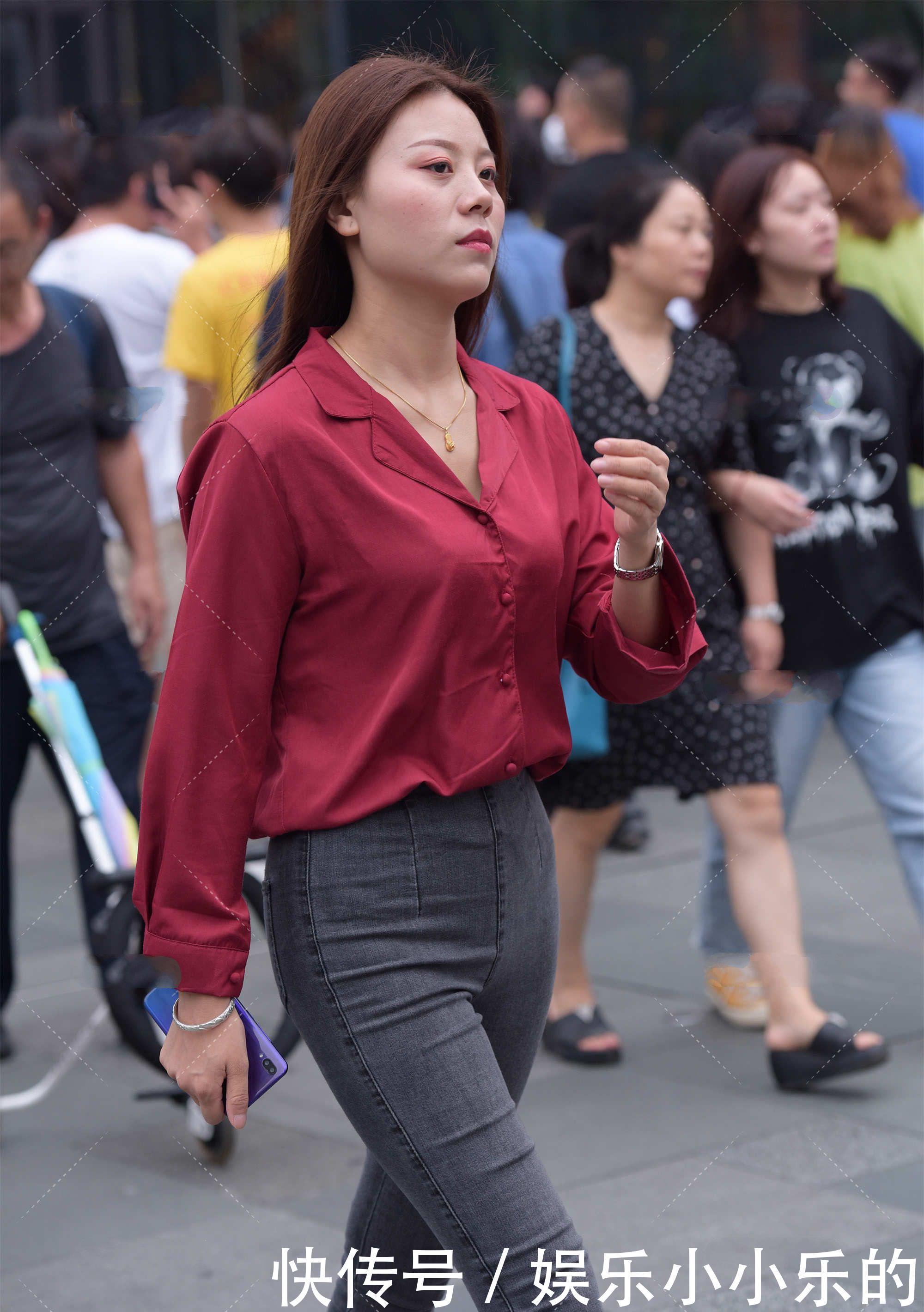 休闲|一款红色衬衣的加入，提升休闲穿搭的高级质感