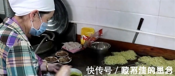 辣子|临洮小哥卖热凉面，一碗面卤汁浇两遍，有客人开车300公里过来吃！
