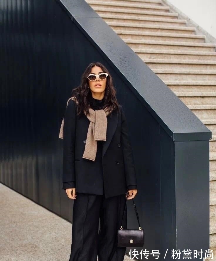 长裤 今年流行一种风格,叫:大衣+长裤,显瘦又高挑,换种思路更时髦