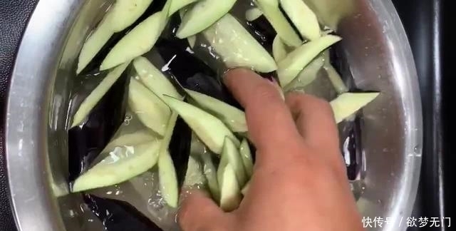 家宴|中秋家宴不知道做什么?试试家常风味茄子,外酥里嫩汁浓味美
