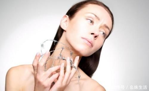 咽喉|为何喉咙会有异物感?十有八九是以下2个原因造成的,早知早受益