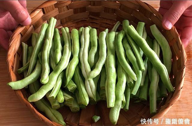 出锅|夏天,我家豆角从不炒着吃,加2勺面粉2个鸡蛋,出锅比肉还受欢迎