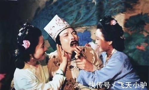 贾府!红楼梦:贾府中秋夜宴,祠堂传出一声沉重的叹息,是谁在叹气?