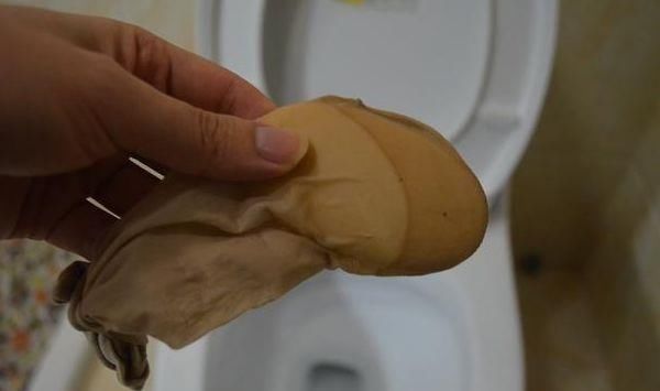马桶里放一块香皂，没想到作用这么厉害，解决了家家户户的大烦恼！