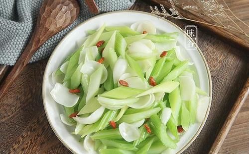 笋干|中秋家宴菜单，7荤5素，12道菜摆上桌，好吃实惠，团团圆圆过中秋