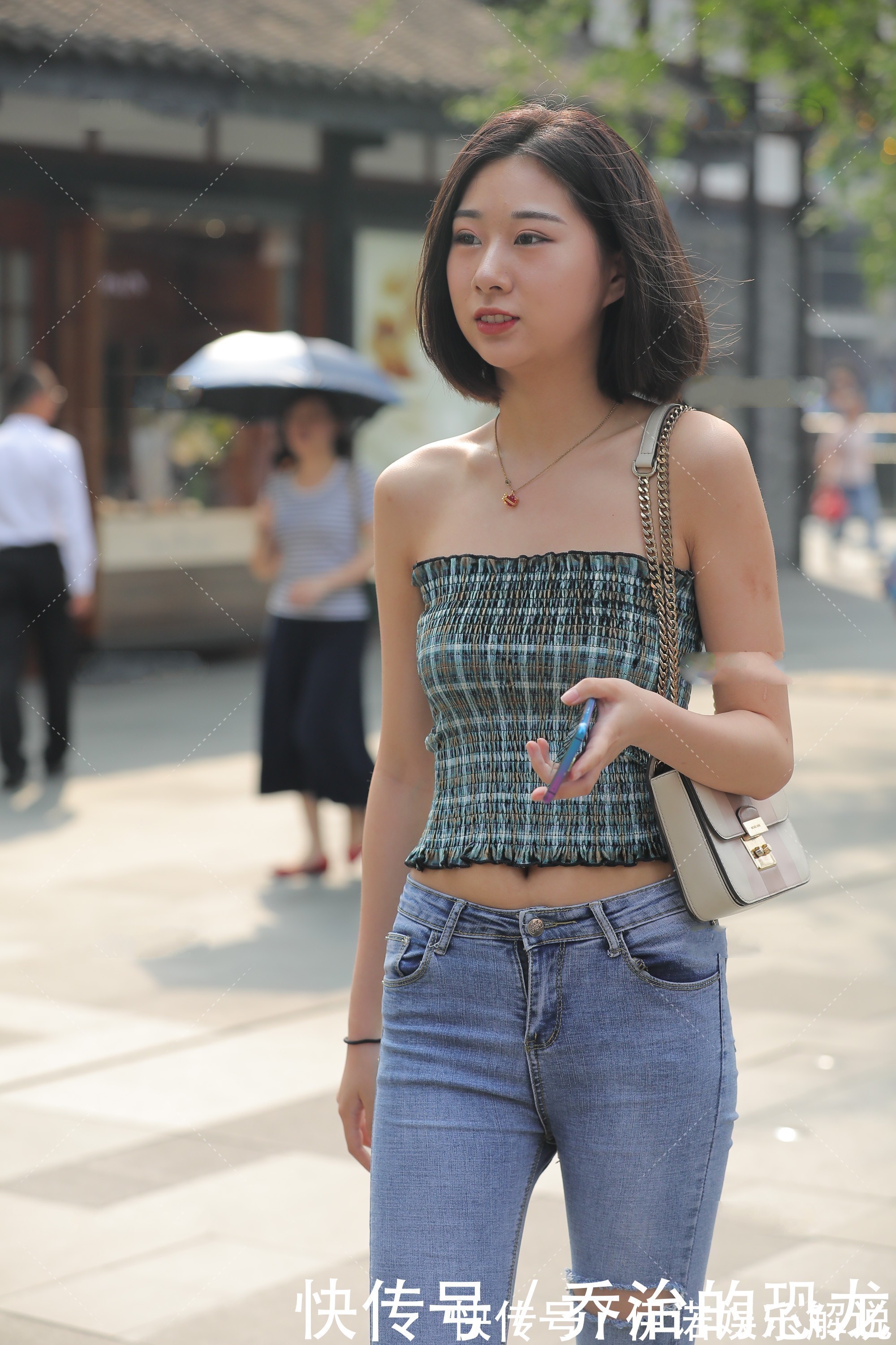 高跟鞋 蝴蝶结鞋带的设计元素，柔美知性，展示多变的自己