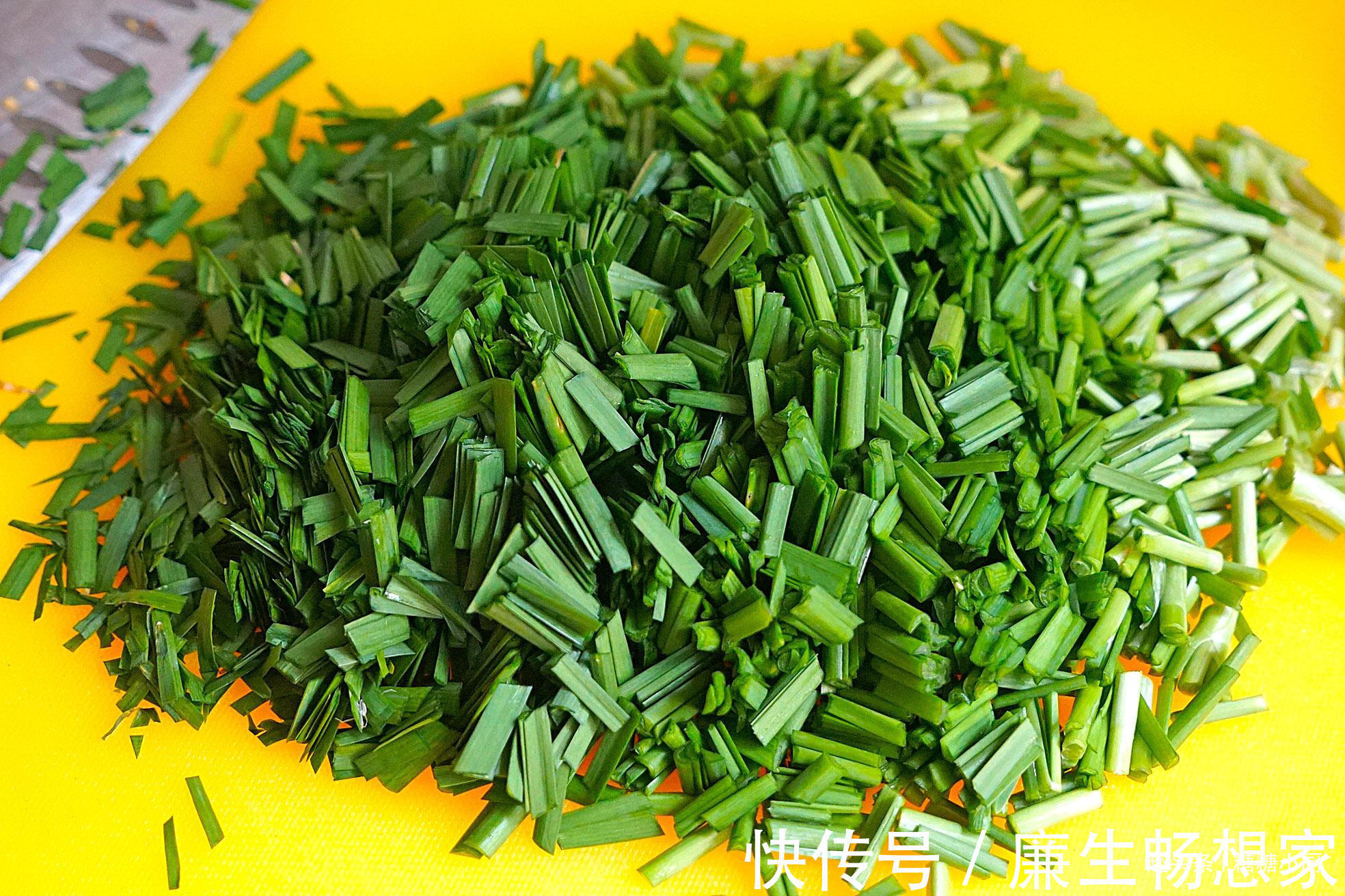 此菜一斤才2块钱，简单腌一腌，够吃大半个月，大鱼大肉都靠边站