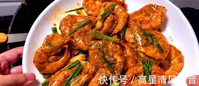 山东小伙陪媳妇回娘家,看着一大桌丰盛的饭菜,直呼有个好亲家!