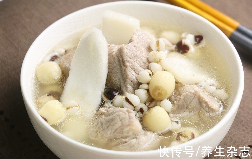 百合炖雪梨|养生,没想象中复杂!这四个好吃好做的小食疗方,可以试试