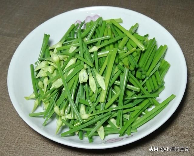 好吃|教你超简单爆炒牛肚丝的家常做法，多做这一步，香辣好吃又下饭
