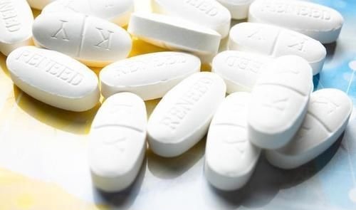 维生素b12|老人预防“脑梗”和“老年痴呆”,合理补充叶酸和B12,效果不错