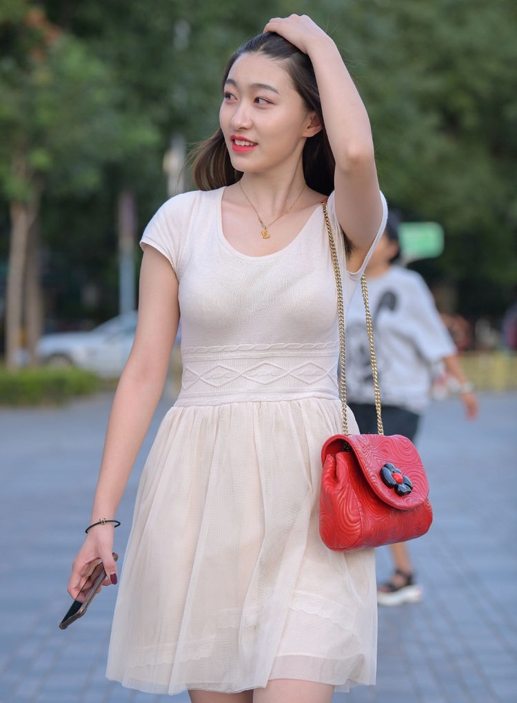 蕾丝 美女的高级感让我自卑，清新又有个性