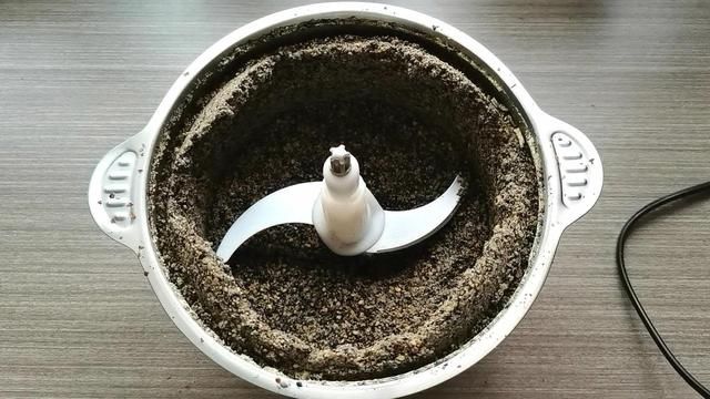 1分钟学会把玉米面变成南方芝麻糊，营养养生，当早餐好喝又健康