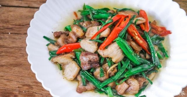 阳台上随手种一盆菜,简单炒炒,喷香开胃,米饭一碗接一碗!