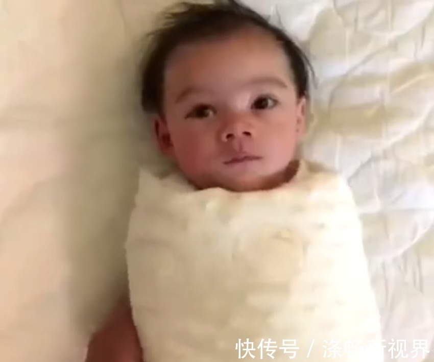 宝宝|萌娃被亲妈襁褓成“毛毛虫”一般走红，网友解放的那一刻萌化了