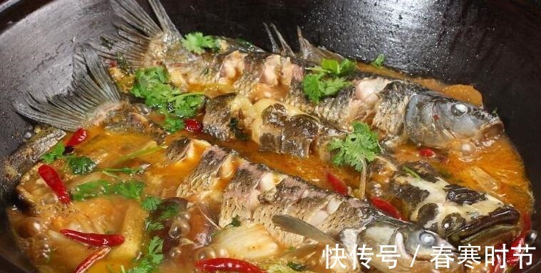 给鱼去腥，不要用料酒，教您一个好方法，炖鱼无腥味，鲜香十足