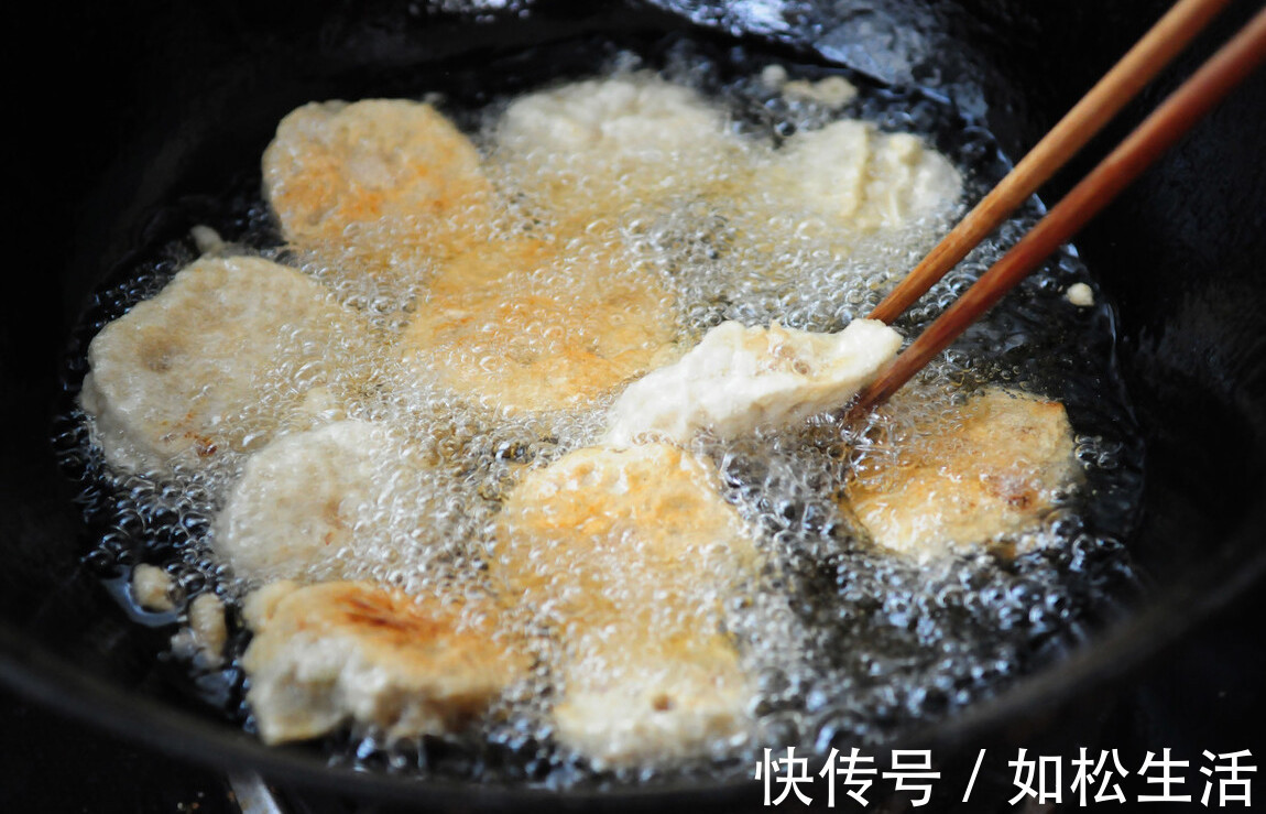 肉馅|炸藕盒时，学会这样挂糊，外酥里嫩不油腻，比饭店做的还好吃