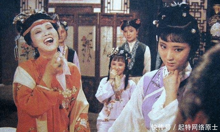 流露出|黛玉入贾府时的人物介绍,流露出礼教的悲哀:人过中年,已无自己