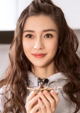 郑恺苗苗录制《奔跑吧》,路人被吃狗粮,网友期待黄晓明能参与节目