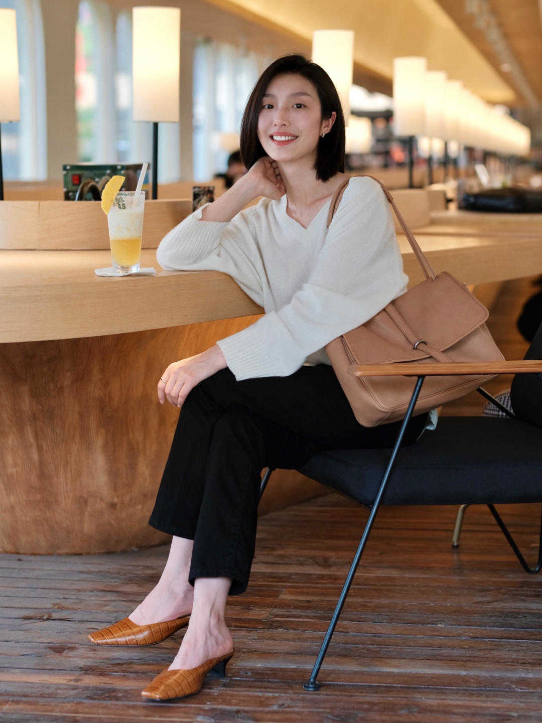 高级感|秋季怎么穿出高级感?这三组穿搭造型可照搬,实用百搭又洋气