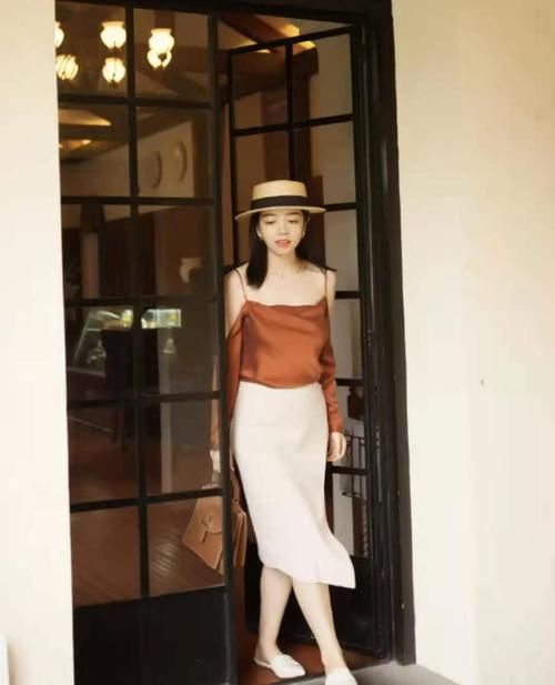 搭配|真正有品味的女人,穿“半身裙”都这样搭上衣,优雅更显品味