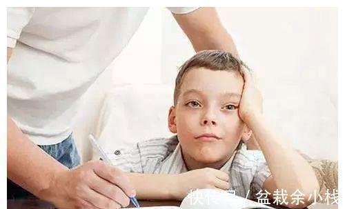 咿咿呀呀|宝宝出现这7种行为别大意,很可能是发育迟缓的“信号”!