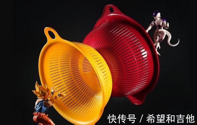 缩影|蟹味菇百裂脚,纸巾升龙拳,牙膏筋斗云,不平凡动漫游戏世界缩影
