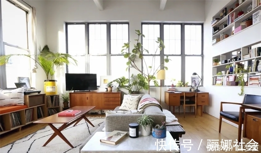 夫妻俩|夫妻俩住进83㎡阁楼公寓，书架墙当隔断，现代乡村风又暖又舒适