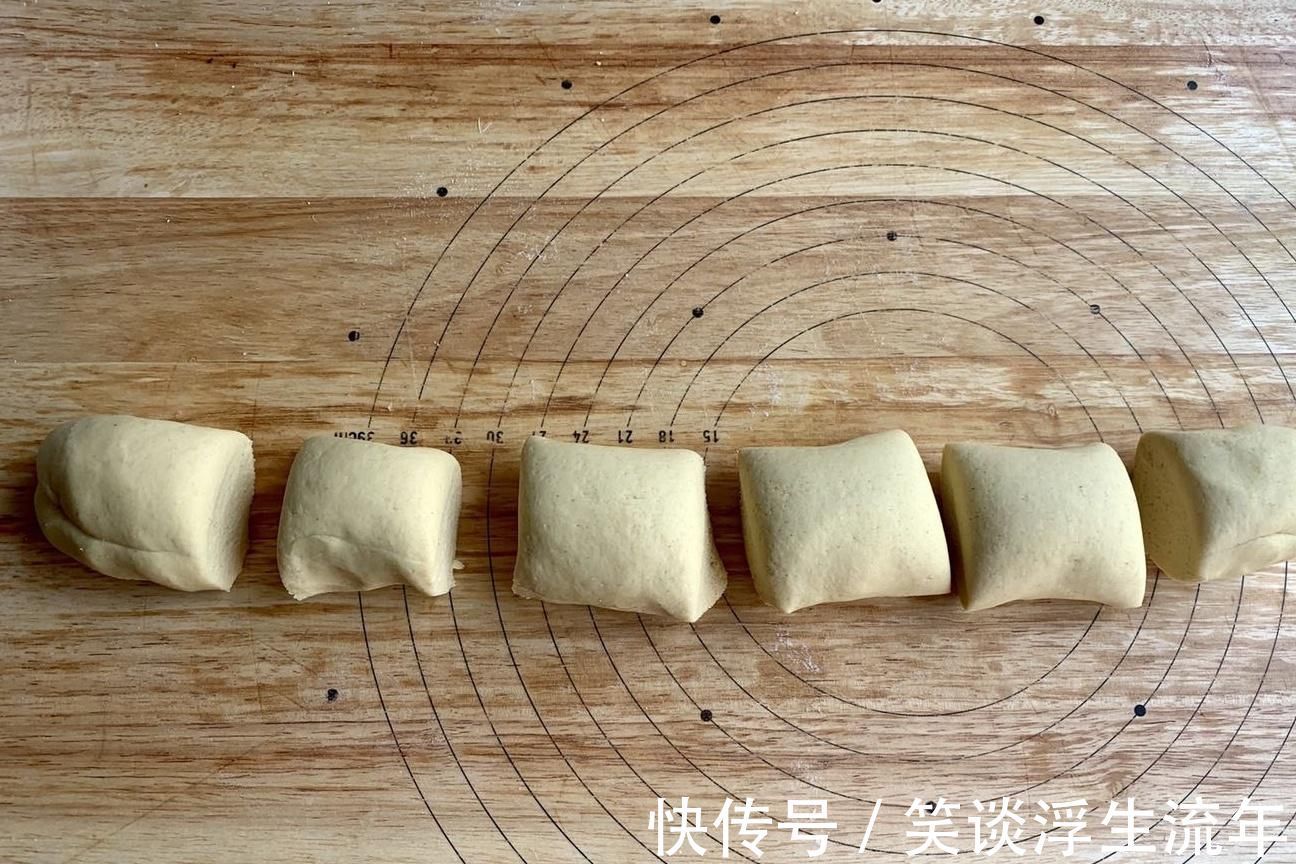 香甜|夏天多吃粗粮好，教你用玉米面做美食，无油无糖，松软香甜超好吃
