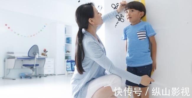 缺钙|7岁男娃缺钙1年身体不发育,从不吃零食,却喜好1物,伤骨不自知