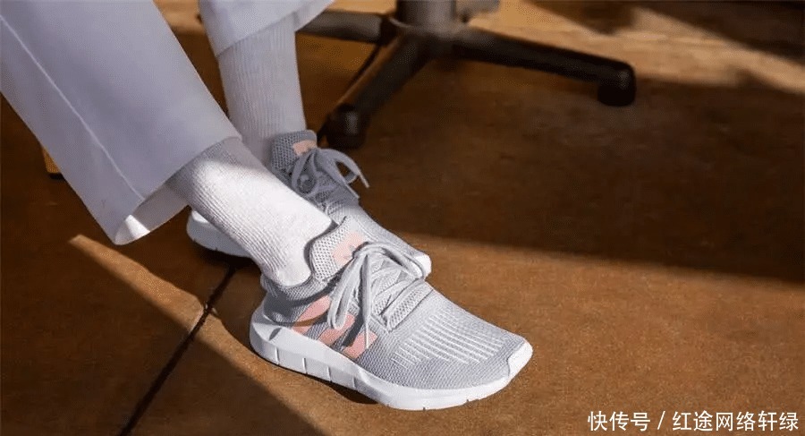 阿迪|穿着“阿迪”的球鞋,去“耐克”专卖店买鞋,导购员会怎么看待?