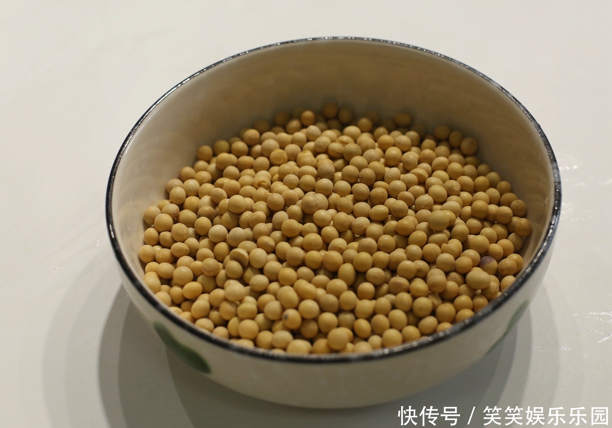 下酒|夏日下酒,又香又酥,轻轻一嚼就碎!3块钱做一盘,比花生香十倍