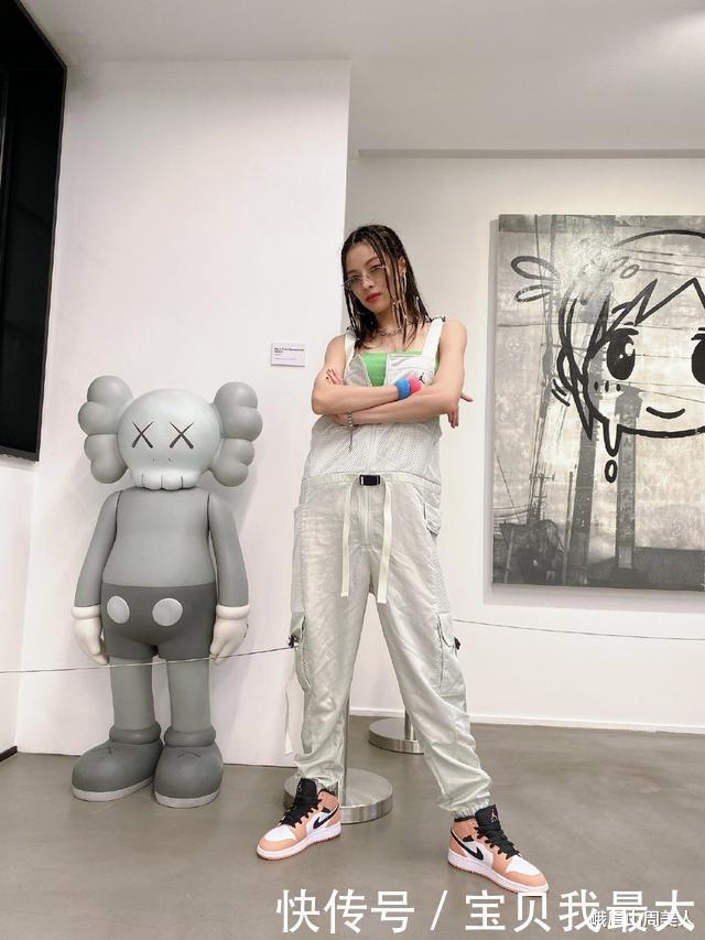 流行|别再只穿“阔腿裤”了!今年流行穿“初恋裤”,遮肉显瘦又青春!