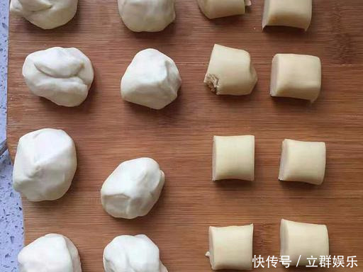 早餐饼最好吃又简单做法,1碗面粉,开水一烫,15分钟做好出锅