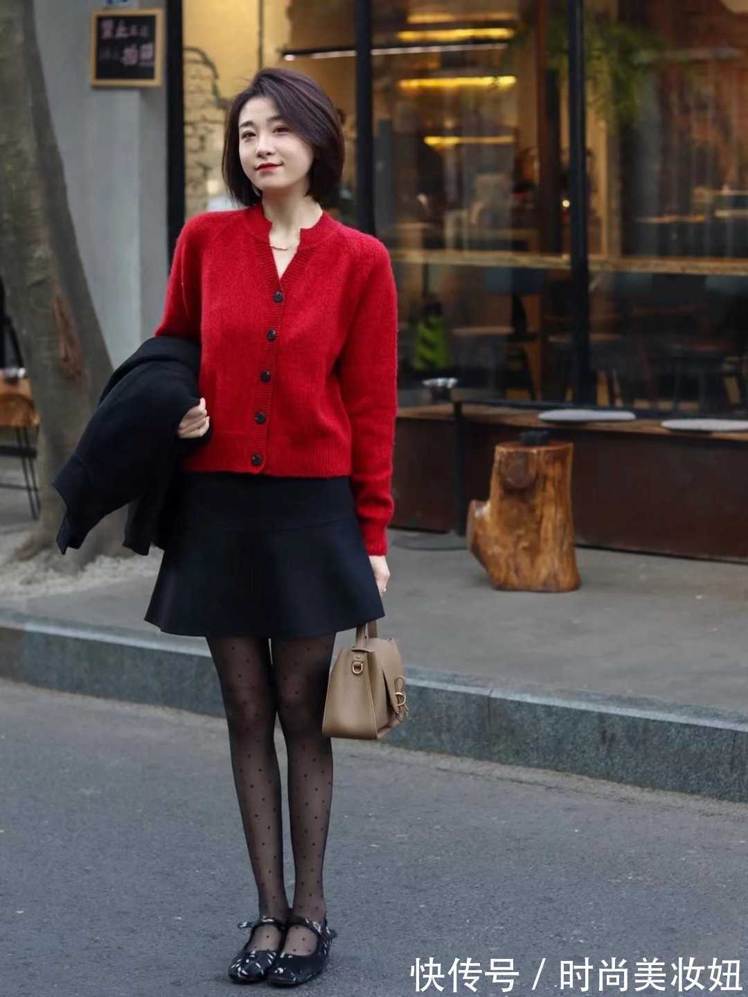 运动裤|这才是“新年”该有的穿搭,红红火火又洋气,照穿美成了焦点