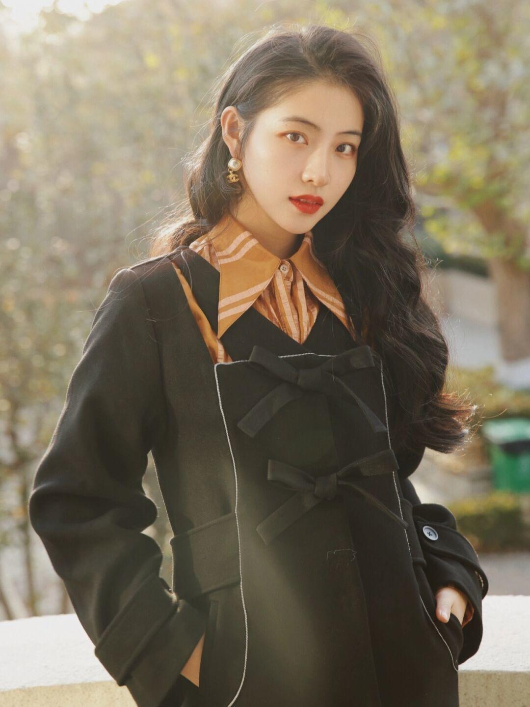 优雅|见过世面的女人,衣橱里都少不了“大衣”,时尚优雅又能提气质