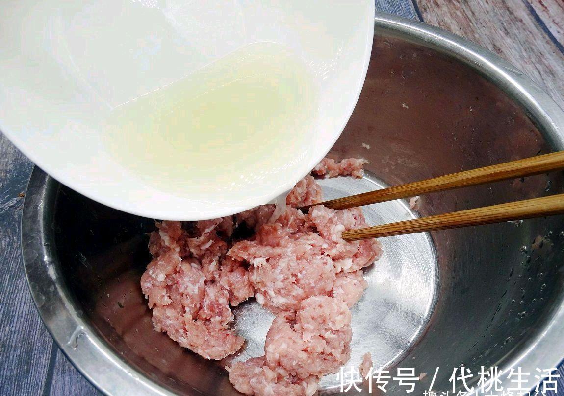 低温|饺子店分享：1斤肉馅加半斤水也不稀，掌握方法，肉馅好包又好吃