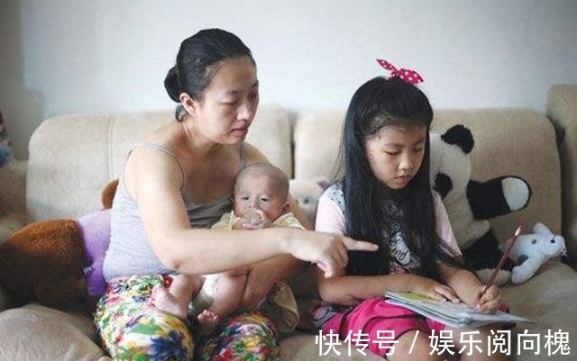 爸爸妈妈|“生二胎前想要一碗水端平,结果生完二娃后,却看老大不顺眼了”