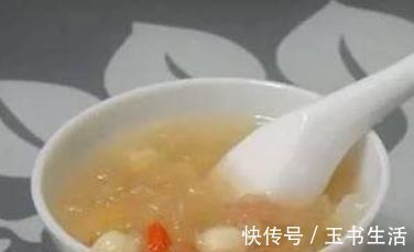 银耳|女性不想老太快,常吃此物,色斑淡了,皮肤白了,子宫越来越干净