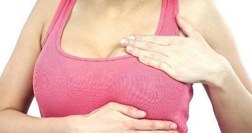 女性朋友|女性胸部长满“沙子”,查出乳腺癌,日常少做1事,可保健康