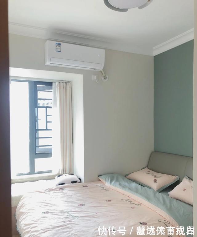 阳台上|她家不吊顶,只走石膏线,墙面不造型,只刷乳胶漆,太简洁耐看了