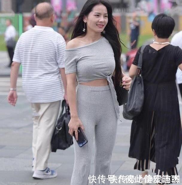 阔腿裤|“阔腿裤”并未过时,换一种穿搭风格,成为“小粗腿”的克星!