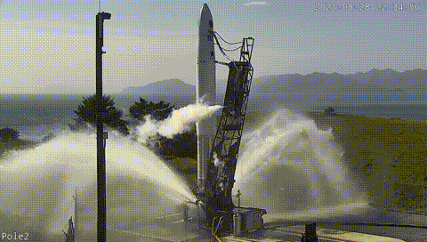 |搞笑GIF:路上遇到一个收二手媳妇的车,也不知道是什么价格!