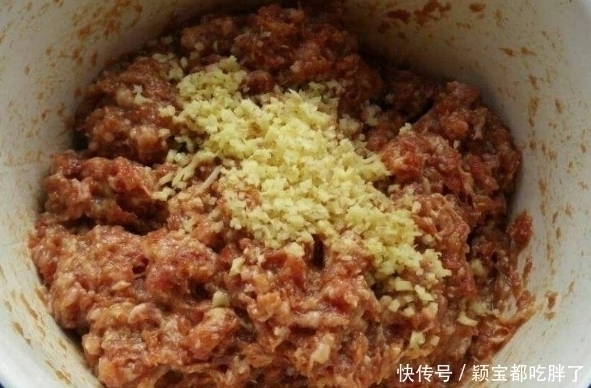 肉包子不香不嫩？教你一招方法，包子软嫩又多汁，比灌汤包都好吃