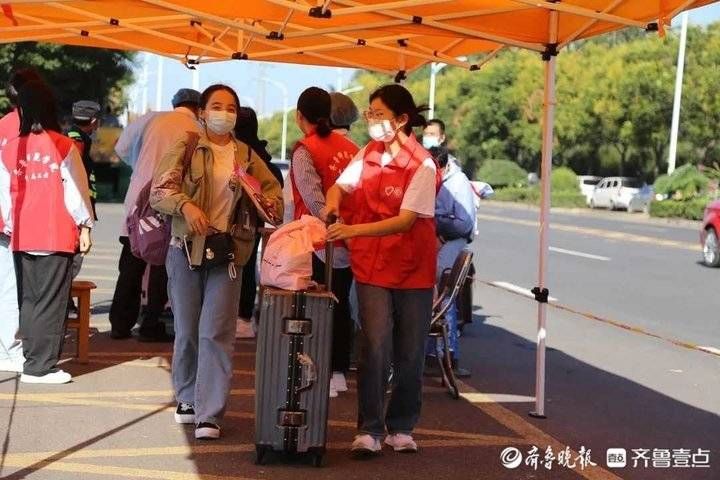 齐鲁师范学院|以心迎新不忘初心，200名大学生志愿者为新生提供帮助