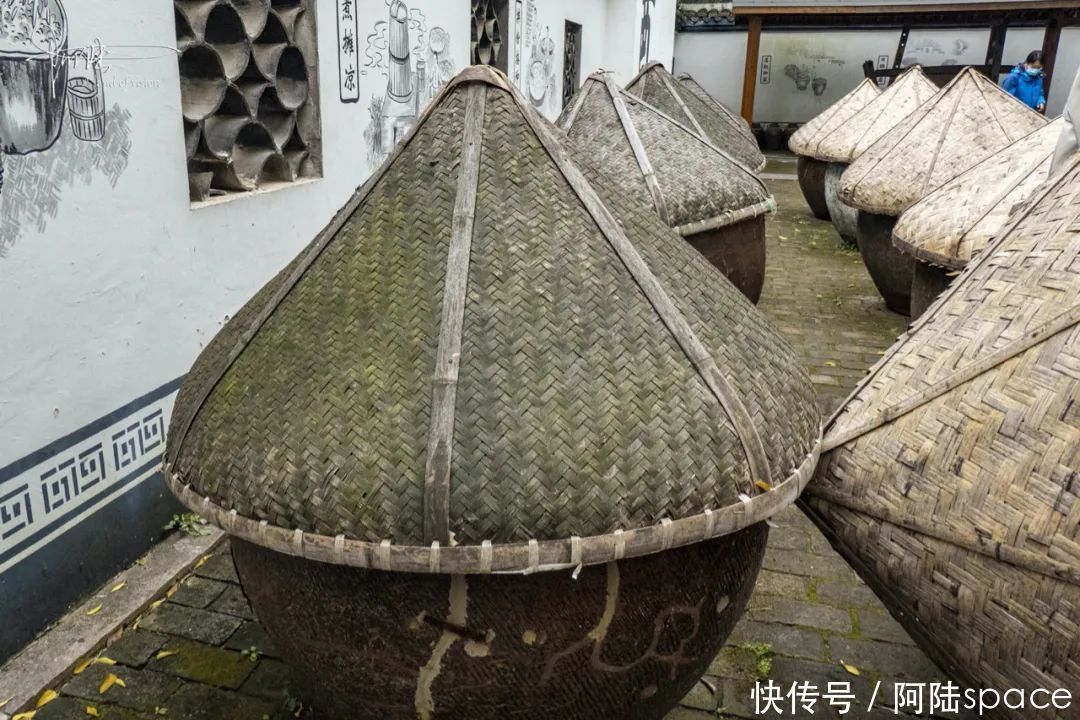 绮园|在绮园商业街旁边,有个院子专门用来酿酱油,还是海盐的老字号