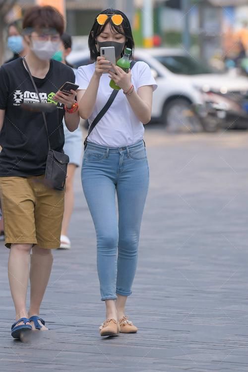 搭配 连衣裙的穿搭示范,拉长身材比例,令人难忘