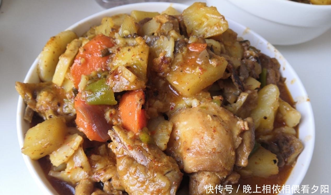 一道家常炖鸡，简单的做法却能带来极致的美味，尤其适合上班族