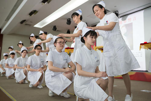  晕倒|护士在给患者测量血压的时候，突然晕倒，原来护士也是高血压