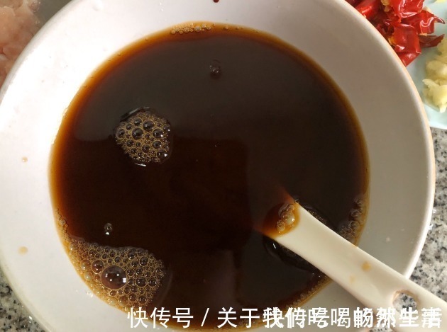 鱼香茄子|鱼香茄子别再炸了,学会1个技巧,茄子不发黑不油腻,软糯又入味